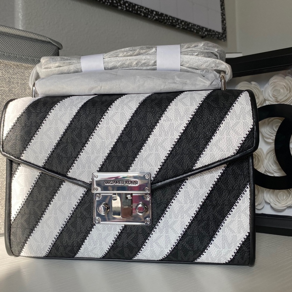 Rose medium shoulder bag